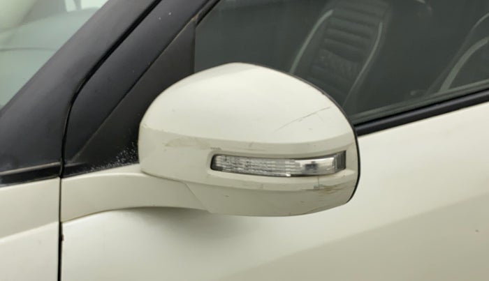 2014 Maruti Swift LDI, Diesel, Manual, 1,14,982 km, Left rear-view mirror - Indicator light not working