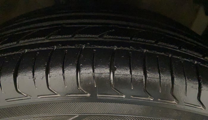2014 Maruti Celerio VXI, Petrol, Manual, 65,485 km, Left Front Tyre Tread
