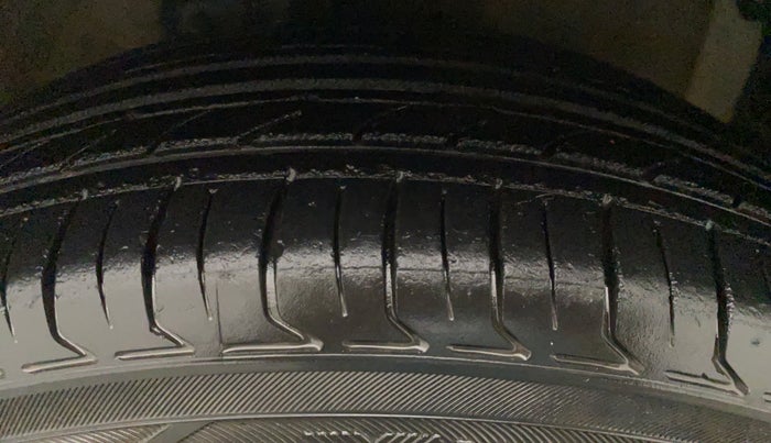 2014 Maruti Celerio VXI, Petrol, Manual, 65,485 km, Right Front Tyre Tread