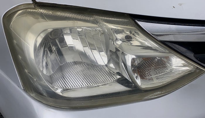 2011 Toyota Etios G, CNG, Manual, 69,384 km, Right headlight - Headlight not working
