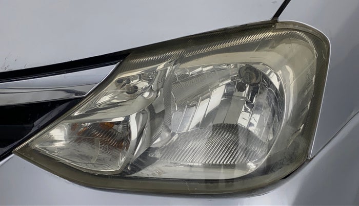 2011 Toyota Etios G, CNG, Manual, 69,384 km, Left headlight - Headlight not working
