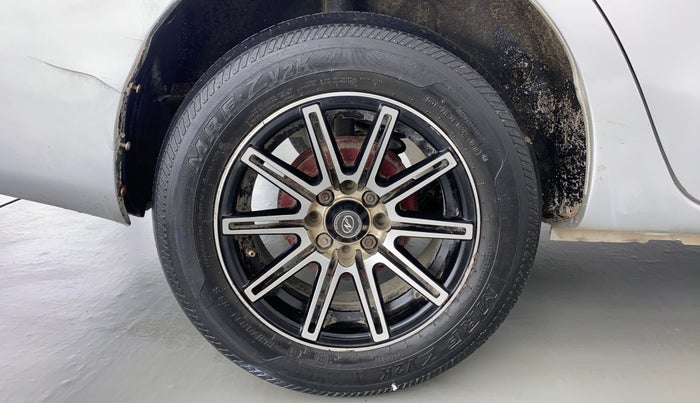 2011 Toyota Etios G, CNG, Manual, 69,384 km, Right Rear Wheel
