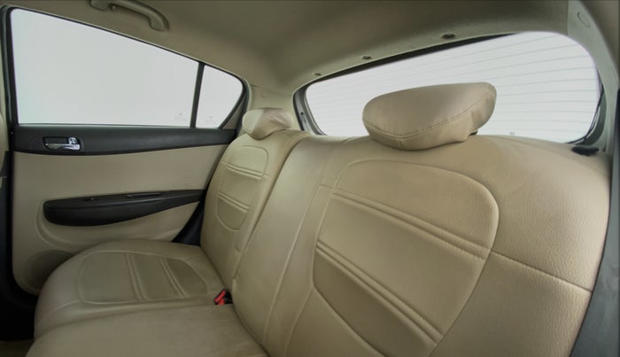 2013 Hyundai i20 SPORTZ 1.2 VTVT, Petrol, Manual, 69,438 km, Right Side Rear Door Cabin