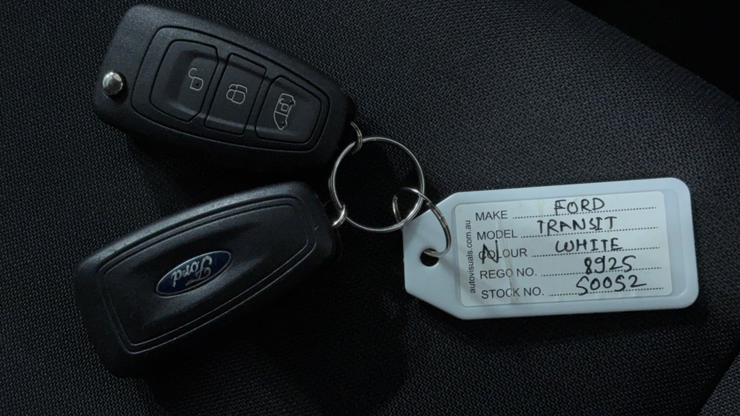 2020 Ford Transit Custom 340s (swb), Automatic, 100319 km, Key Close-up