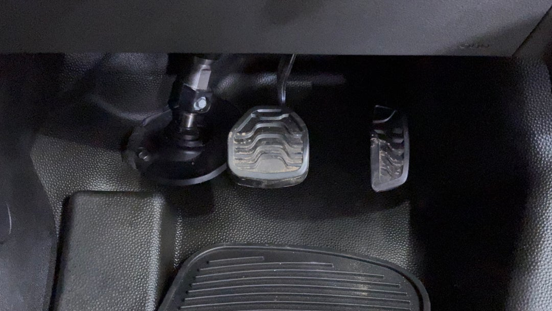 2020 Ford Transit Custom 340s (swb), Automatic, 100319 km, Pedals and Footmat