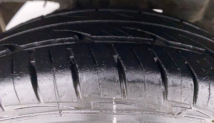 2012 Hyundai Eon D LITE PLUS, Petrol, Manual, 21,949 km, Right Rear Tyre Tread