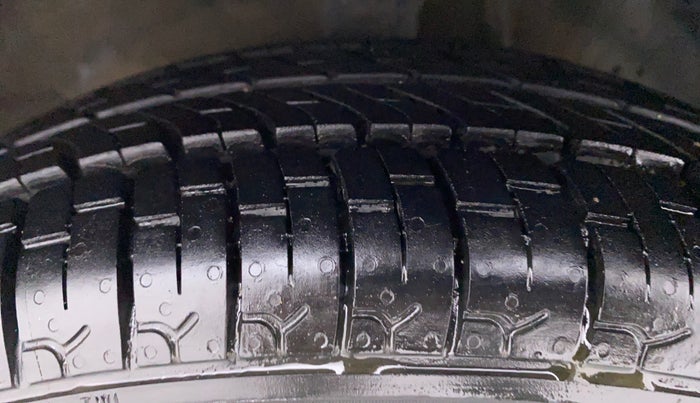 2012 Hyundai Eon D LITE PLUS, Petrol, Manual, 21,949 km, Right Front Tyre Tread