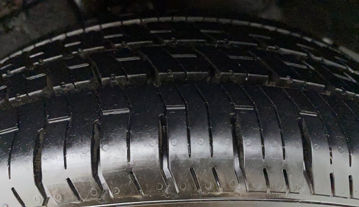 2014 Hyundai Grand i10 MAGNA 1.2 VTVT, Petrol, Manual, 18,828 km, Left Front Tyre Tread