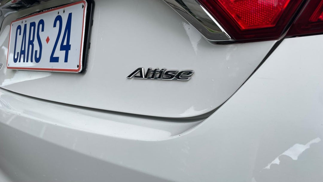 Badge (Boot Right Side)