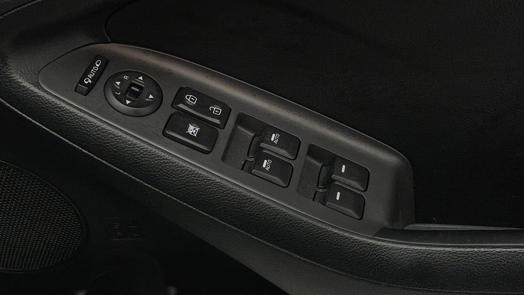 2016 Kia Cerato Sli, Automatic, 78068 km, Drivers Side Door Panel Controls