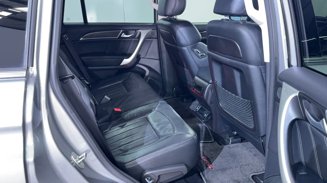 2020 Haval H9 Ultra, Automatic, 79005 km, Right Side Rear Door Cabin View