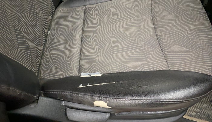 2013 Hyundai Eon ERA +, Petrol, Manual, 39,630 km, Driver seat - Cover slightly torn