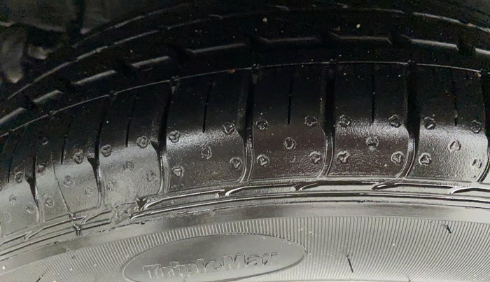 2016 Maruti Celerio VXI d, CNG, Manual, 70,049 km, Right Rear Tyre Tread