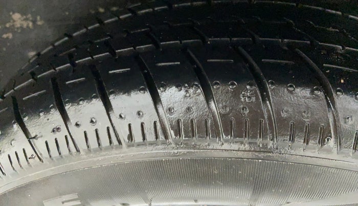 2016 Maruti Celerio VXI d, CNG, Manual, 70,049 km, Left Rear Tyre Tread