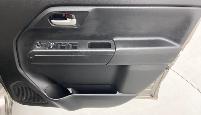 2019 Maruti New Wagon-R VXI 1.0, Petrol, Manual, 6,629 km, Driver Side Door Panels Control
