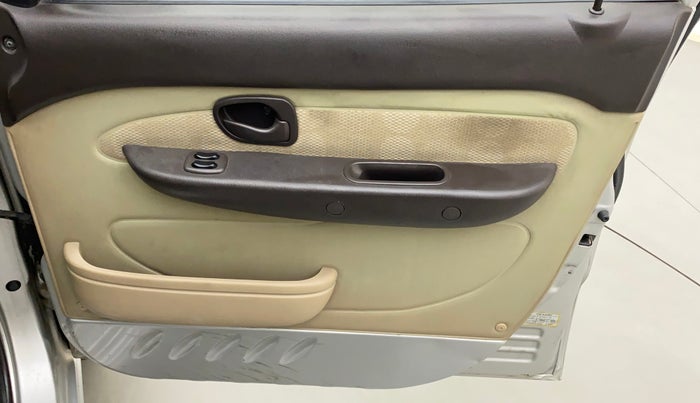 2012 Hyundai Santro Xing GL, Petrol, Manual, 51,860 km, Driver Side Door Panels Control