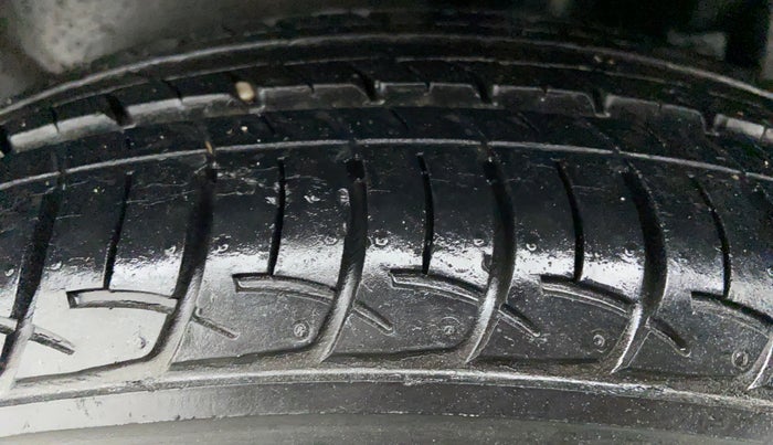 2013 Maruti Swift Dzire ZDI, Diesel, Manual, 24,593 km, Left Rear Tyre Tread