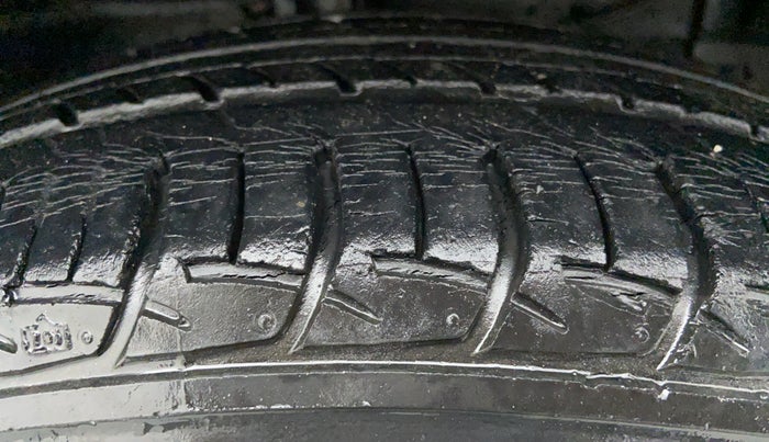 2013 Maruti Swift Dzire ZDI, Diesel, Manual, 24,593 km, Right Front Tyre Tread