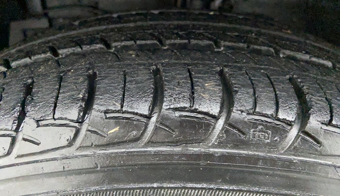 2013 Maruti Swift Dzire ZDI, Diesel, Manual, 24,593 km, Left Front Tyre Tread