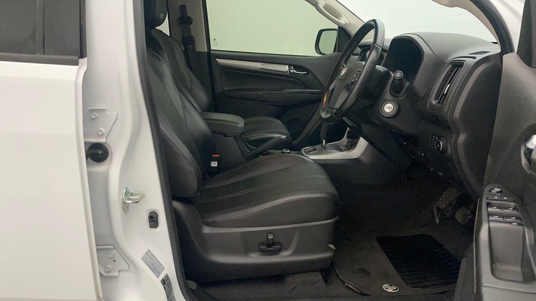 2019 Holden Colorado Z71 (4x4) (5yr), Automatic, 145787 km, Right Side Front Door Cabin View