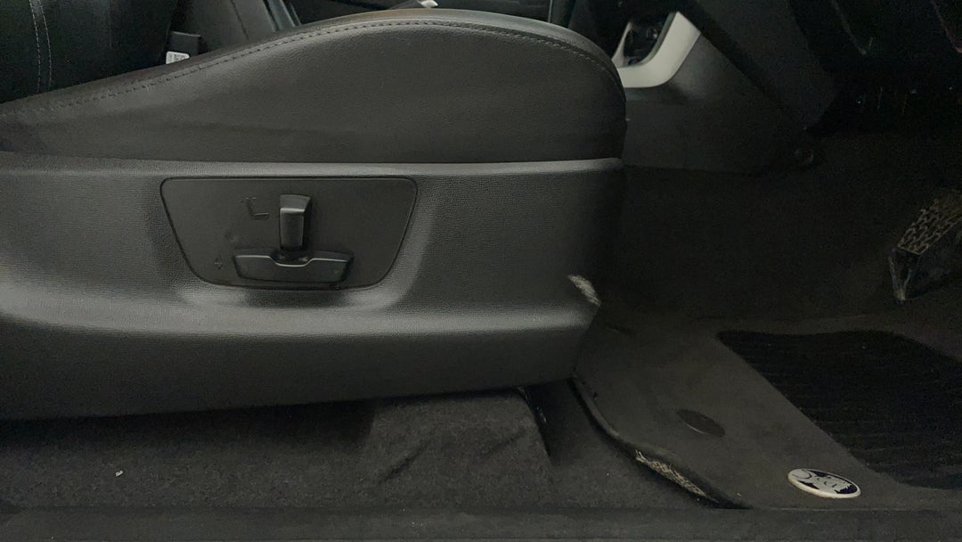 2019 Holden Colorado Z71 (4x4) (5yr), Automatic, 145787 km, Drivers Side Adjustment Panel