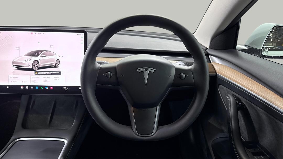 2023 Tesla Model 3 Long Range, Automatic, 75002 km, Steering Wheel Close-up