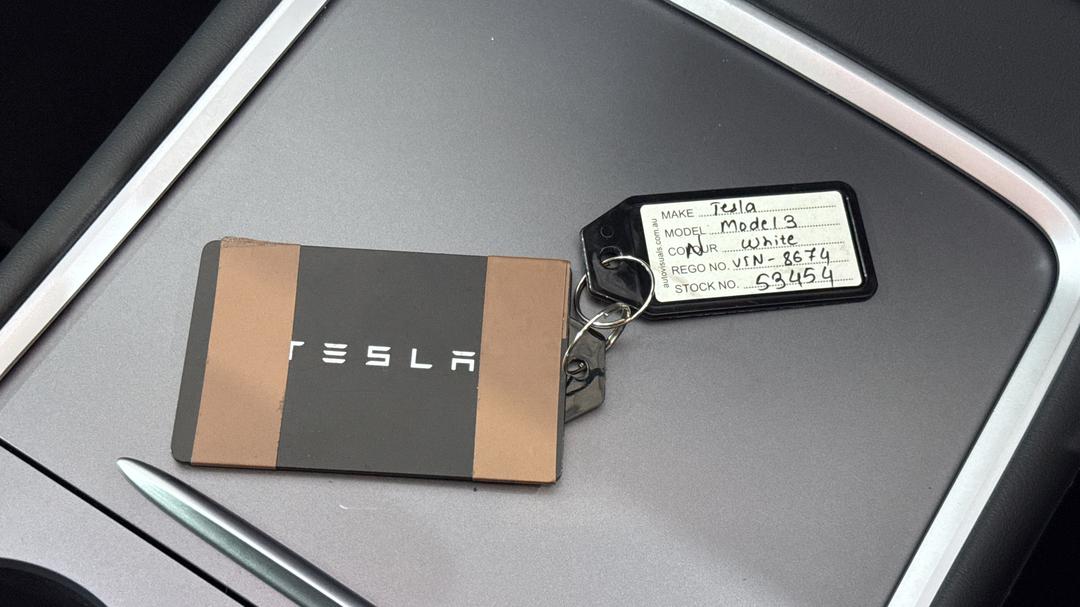 2023 Tesla Model 3 Long Range, Automatic, 75002 km, Key Close-up