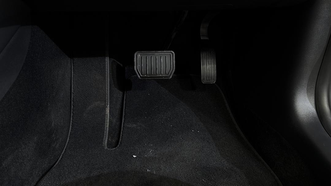 2023 Tesla Model 3 Long Range, Automatic, 75002 km, Pedals and Footmat