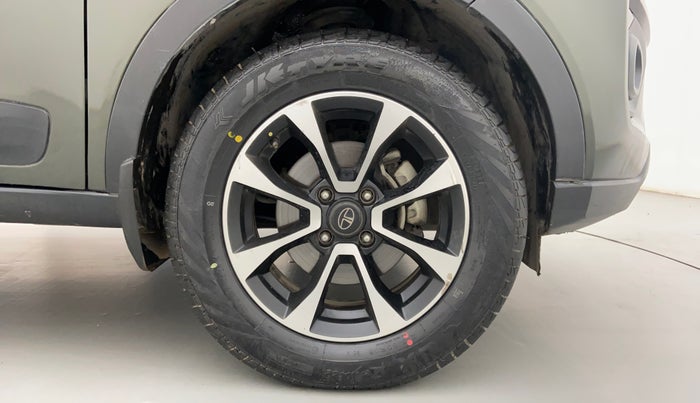 2020 Tata NEXON XZ PLUS (O) DIESEL DUAL TONE, Diesel, Manual, 51,910 km, Right Front Wheel