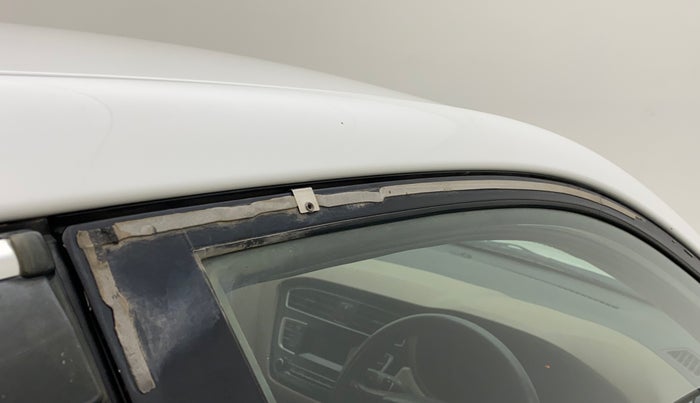 2018 Hyundai Elite i20 MAGNA EXECUTIVE 1.2, CNG, Manual, 64,144 km, Driver-side door - Door visor damaged