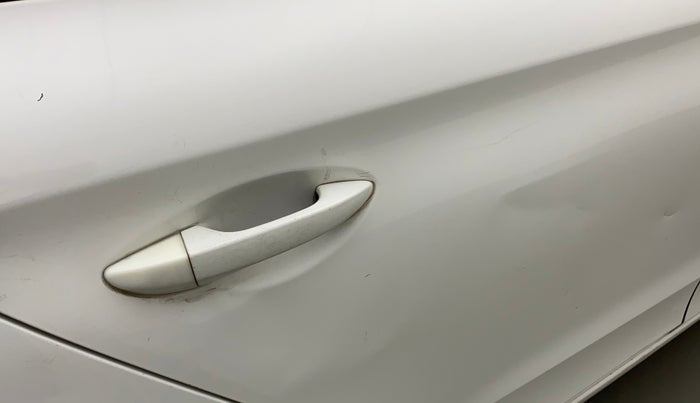 2018 Hyundai Elite i20 MAGNA EXECUTIVE 1.2, CNG, Manual, 64,144 km, Right rear door - Minor scratches