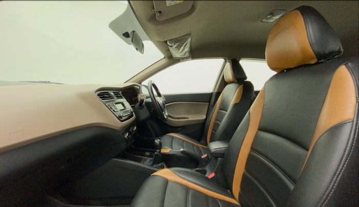 2018 Hyundai Elite i20 MAGNA EXECUTIVE 1.2, CNG, Manual, 64,031 km, Right Side Front Door Cabin