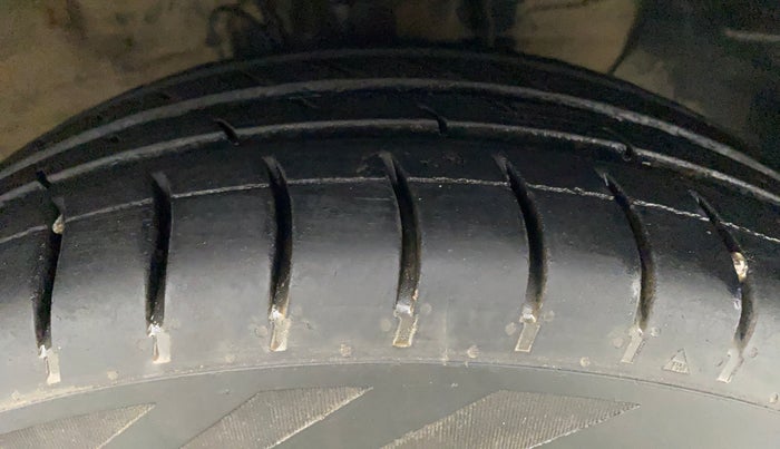 2018 Hyundai Elite i20 MAGNA EXECUTIVE 1.2, CNG, Manual, 64,144 km, Right Front Tyre Tread