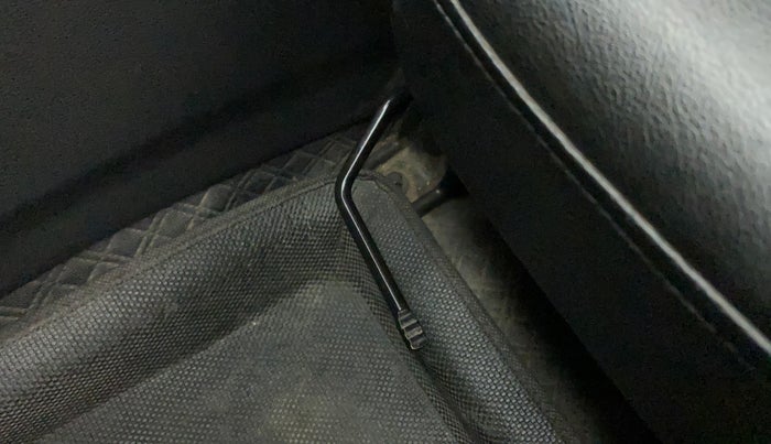 2018 Hyundai Elite i20 MAGNA EXECUTIVE 1.2, CNG, Manual, 64,144 km, Front left seat (passenger seat) - Seat adjuster lever broken but working