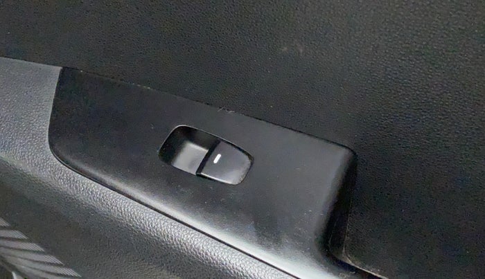 2019 Hyundai Creta SX 1.6 PETROL, Petrol, Manual, 20,920 km, Right rear window switch / handle - Switch/handle not functional