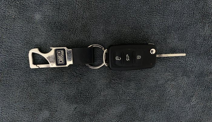 2016 Volkswagen Polo HIGHLINE1.2L, Petrol, Manual, 37,883 km, Key Close Up