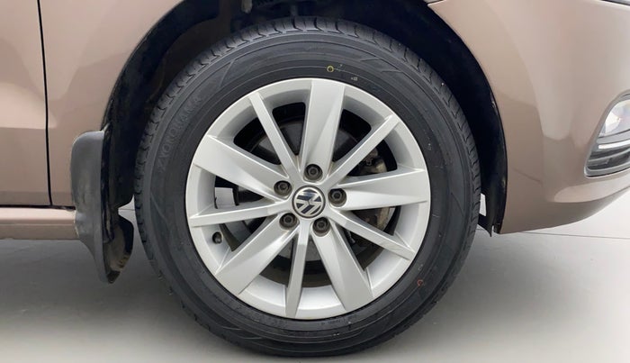 2016 Volkswagen Polo HIGHLINE1.2L, Petrol, Manual, 37,883 km, Right Front Wheel