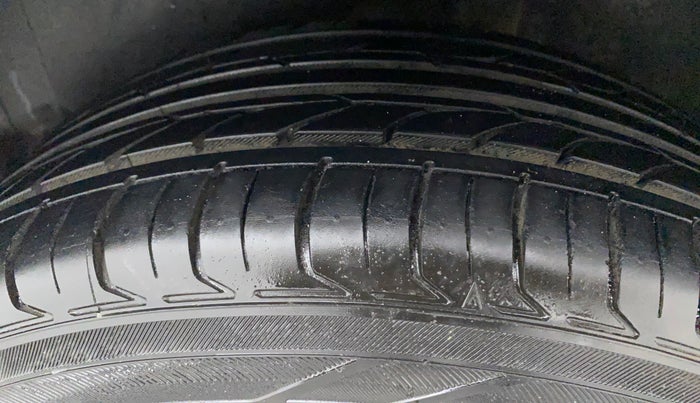 2016 Volkswagen Polo HIGHLINE1.2L, Petrol, Manual, 37,883 km, Left Rear Tyre Tread
