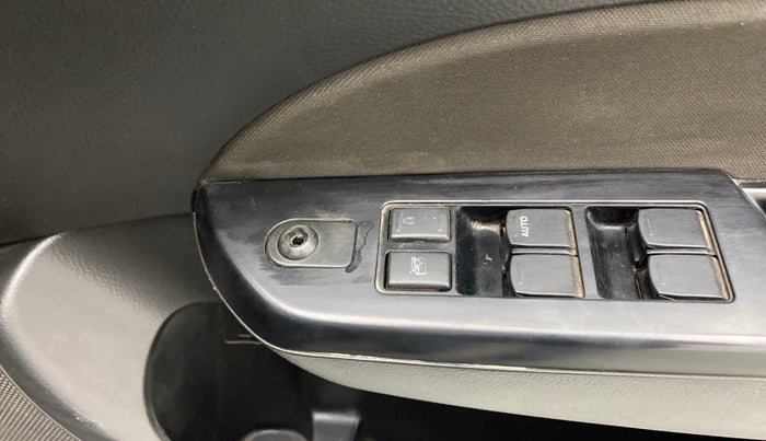 2012 Maruti Swift VDI, Diesel, Manual, 95,626 km, Right rear-view mirror - ORVM switch has minor damage