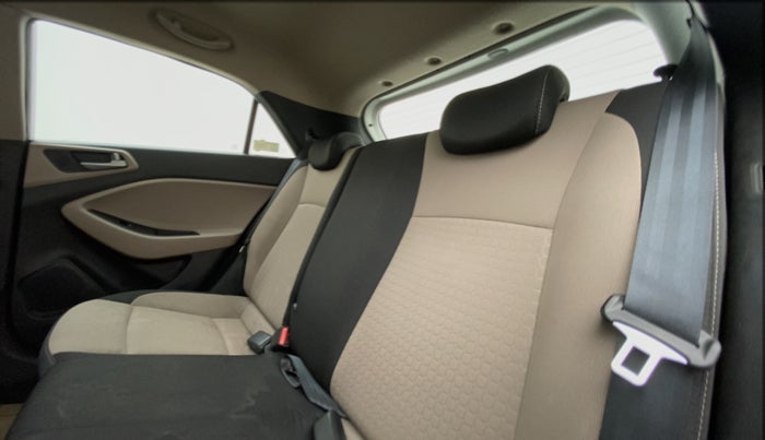 2016 Hyundai Elite i20 ASTA 1.2 (O), Petrol, Manual, 27,976 km, Right Side Rear Door Cabin