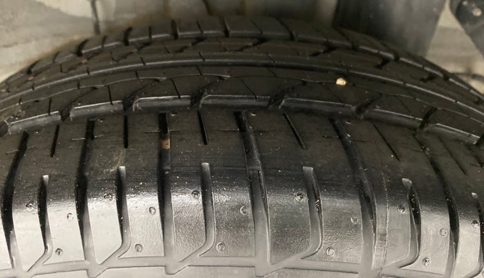2016 Hyundai Elite i20 ASTA 1.2 (O), Petrol, Manual, 27,976 km, Left Rear Tyre Tread