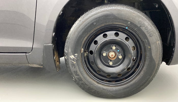 2015 Maruti Swift VXI D, Petrol, Manual, 30,785 km, Right Front Wheel