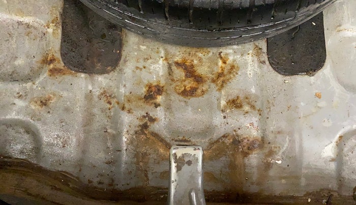 2014 Hyundai Xcent S 1.2, Petrol, Manual, 92,840 km, Boot floor - Slight discoloration