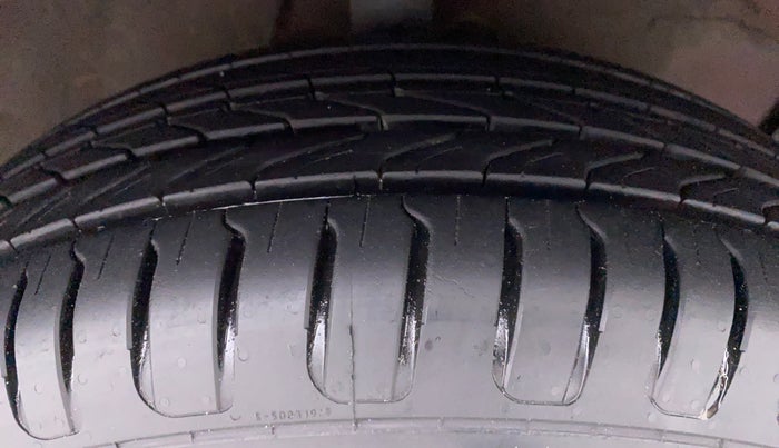 2011 Maruti Ritz VXI, Petrol, Manual, 38,428 km, Right Front Tyre Tread