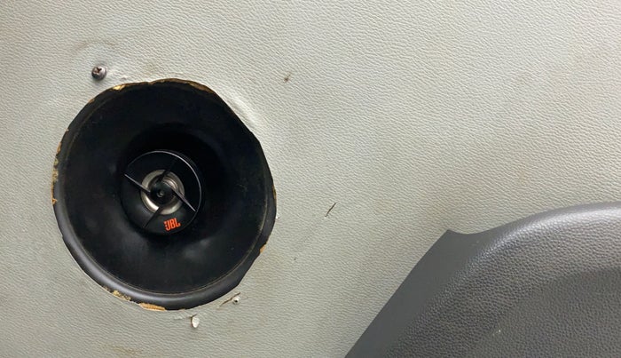 2016 Maruti Alto 800 LXI, Petrol, Manual, 25,201 km, Infotainment system - Speaker cover missing