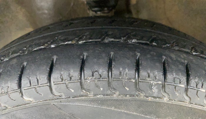 2016 Maruti Alto 800 LXI, Petrol, Manual, 25,201 km, Left Front Tyre Tread