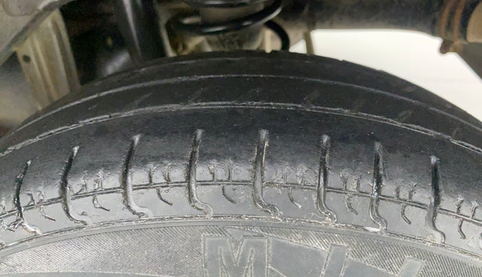 2016 Maruti Alto 800 LXI, Petrol, Manual, 25,201 km, Left Rear Tyre Tread