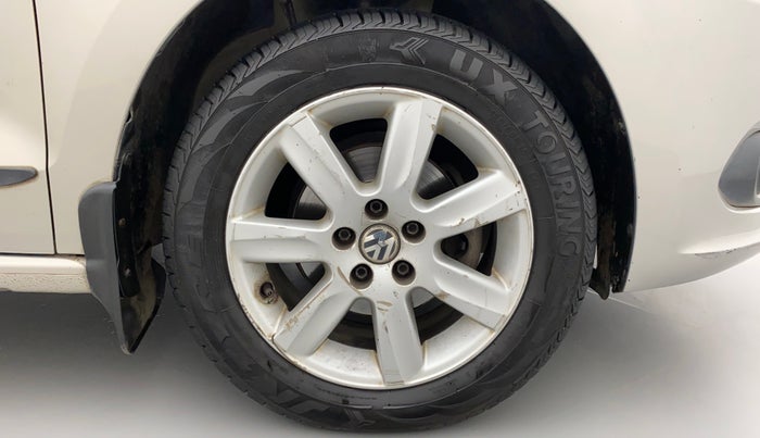 2011 Volkswagen Vento HIGHLINE 1.6 MPI, Petrol, Manual, 97,769 km, Right Front Wheel