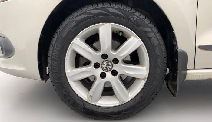 2011 Volkswagen Vento HIGHLINE 1.6 MPI, Petrol, Manual, 97,769 km, Left Front Wheel