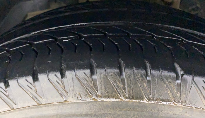 2019 Mahindra XUV500 W11 (O) AT, Diesel, Automatic, 87,992 km, Left Front Tyre Tread